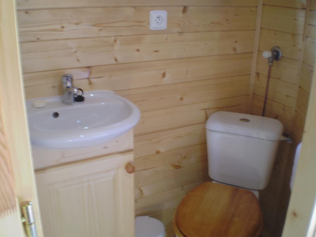 Les Roziers - Roulotte Bed & Breakfast Bagnac Екстериор снимка